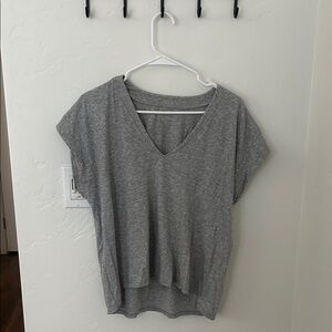 Frame “Le mid rise v”  Heather Gray V-Neck Tee